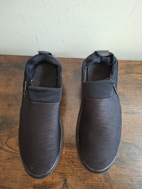 Bzees Women’s Axis Sneaker Size 8.5M Navy Blue Comfort Slip-On Zip Casual Walkin